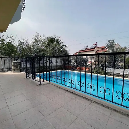 Oeluedeniz Ovacikta Oezel Havuzlu Villa 빌라